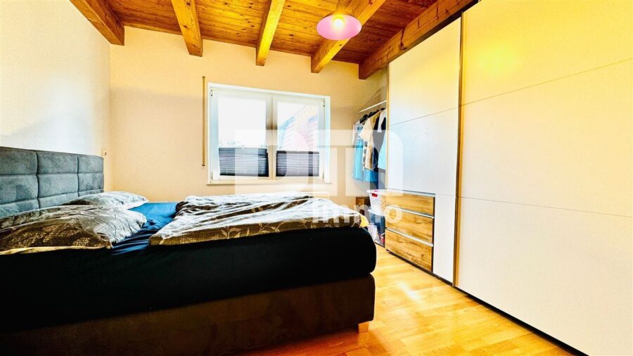 Schönes Mehrfamilienhaus geteilt nach WEG mit umfangreichen Nutzflächen und Traumgrundstück - WE2 - EG Schlafzimmer